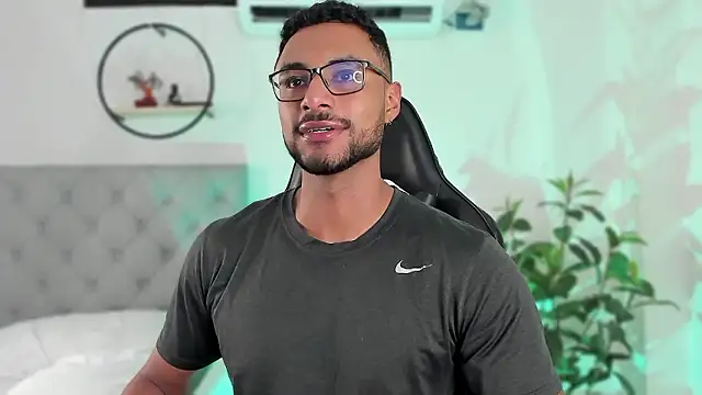 LiamGarcia1 online show from December 7, 9:06 am