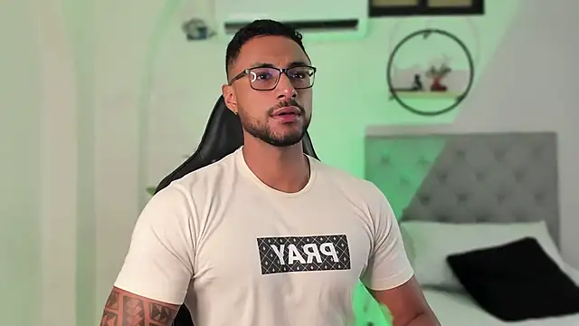 LiamGarcia1 online show from December 5, 11:49 am