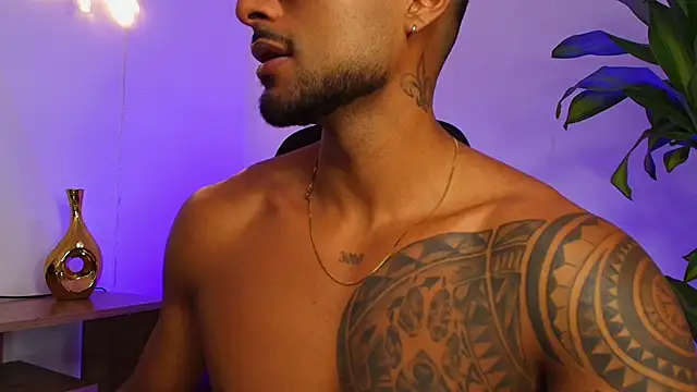 LiamGarcia1 online show from December 15, 3:42 pm