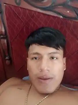 Snapshot of Huebolocko chatting on December 9, 8:18 pm Huebolocko online show from December 9, 8:18 pm