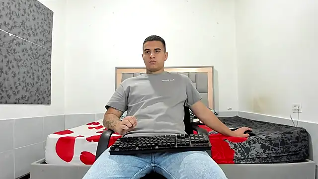 simookeler online show from February 18, 1:26 am