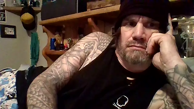 Snapshot of clitstitsandbongrips chatting on December 23, 5:32 pm clitstitsandbongrips online show from December 23, 5:32 pm