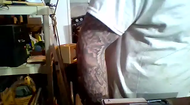 Snapshot of clitstitsandbongrips chatting on March 18, 6:28 am clitstitsandbongrips online show from March 18, 6:28 am