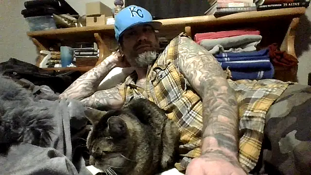 Snapshot of clitstitsandbongrips chatting on October 24, 4:20 pm clitstitsandbongrips online show from October 24, 4:20 pm