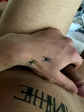 Snapshot of Leo013013 chatting on October 14, 9:49 am Leo013013 online show from October 14, 9:49 am