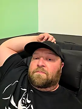 Snapshot of Strong_Bear89 chatting on February 25, 6:25 am Strong Bear89 online show from February 25, 6:25 am