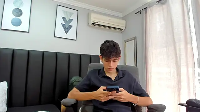Snapshot of KLAUS_SUNRISE_XX chatting on March 19, 5:39 pm KLAUS SUNRISE XX online show from March 19, 5:39 pm