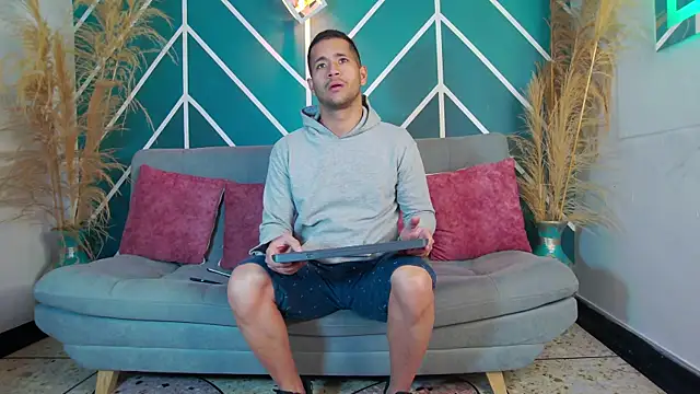 zaid lion online show from December 17, 11:49 am