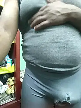 Snapshot of ShelfyOfferer chatting on October 31, 4:25 am ShelfyOfferer online show from October 31, 4:25 am