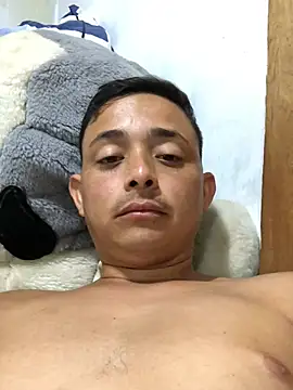 isacalejandroo online show from December 21, 2:52 am