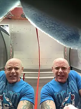 luv2masterb8247 online show from January 29, 2:09 am