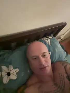 luv2masterb8247 online show from February 28, 12:43 am