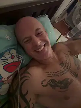 luv2masterb8247 online show from January 14, 12:43 am