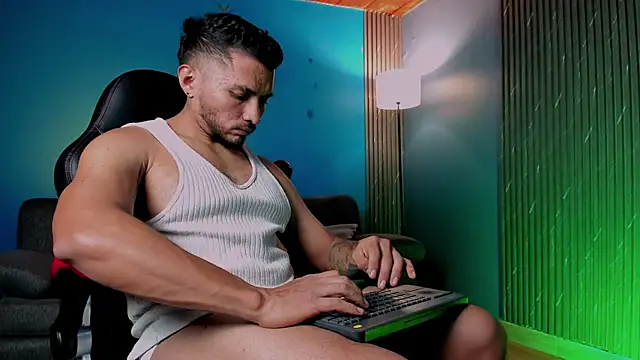 maximusclark1 online show from January 7, 3:00 am