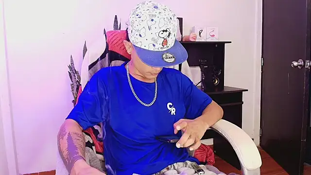 Edward Milleer online show from November 5, 4:42 pm