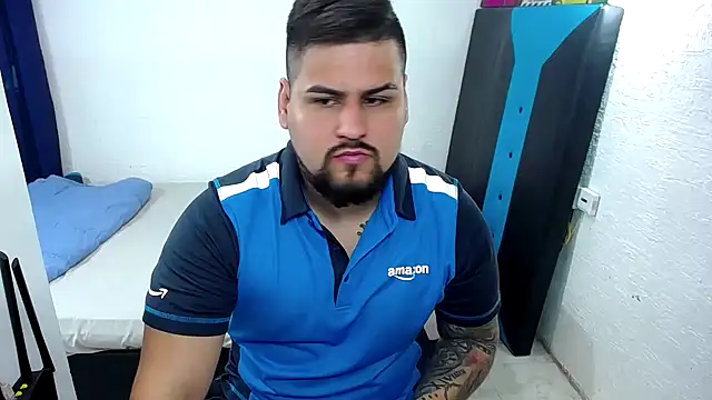 Snapshot of pitbullveryhot chatting on October 10, 11:04 am pitbullveryhot online show from October 10, 11:04 am