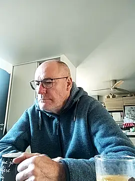 bogland33 online show from March 21, 9:03 am