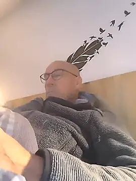 bogland33 online show from November 24, 8:32 pm