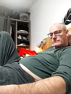 bogland33 online show from March 25, 7:40 pm