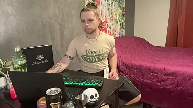 Snapshot of DaddydayDrinkzz chatting on March 18, 5:24 am DaddydayDrinkzz online show from March 18, 5:24 am