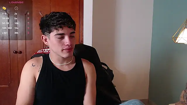 Snapshot of AlejooTwink chatting on December 27, 7:03 pm AlejooTwink online show from December 27, 7:03 pm