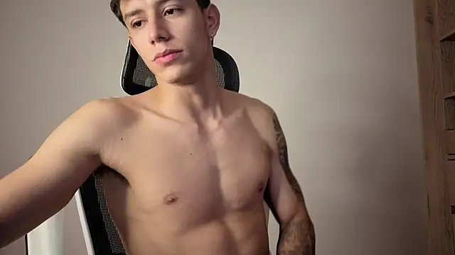 Cristopher23  online show from December 19, 10:34 am