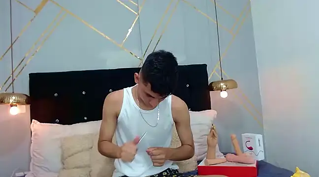 Snapshot of Oliver_king_sex chatting on February 12, 5:16 pm Oliver king sex online show from February 12, 5:16 pm