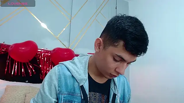 Snapshot of Oliver_king_sex chatting on February 19, 5:38 pm Oliver king sex online show from February 19, 5:38 pm
