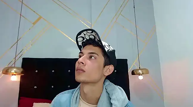 Snapshot of Oliver_king_sex chatting on February 10, 4:47 pm Oliver king sex online show from February 10, 4:47 pm