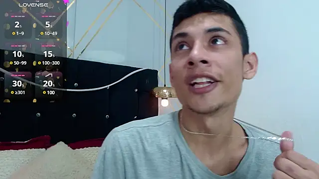 Snapshot of Oliver_king_sex chatting on December 29, 5:44 pm Oliver king sex online show from December 29, 5:44 pm