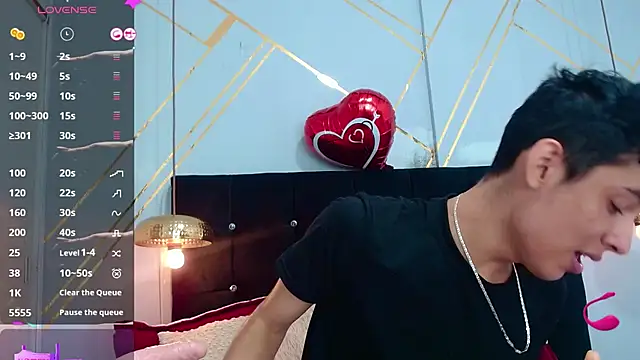 Snapshot of Oliver_king_sex chatting on March 13, 5:50 pm Oliver king sex online show from March 13, 5:50 pm