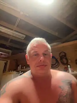 JakubW79 online show from December 18, 2:42 am