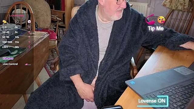 Adamdaddybear online show from November 16, 9:44 am