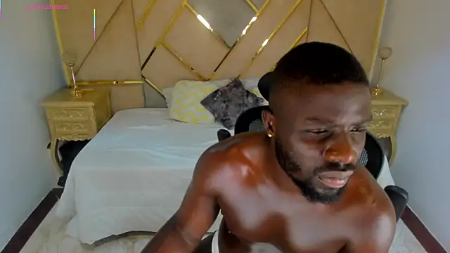 Latrellx7 online show from November 2, 3:44 am