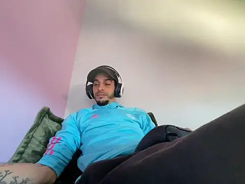 Rebeu313 online show from February 21, 1:23 pm