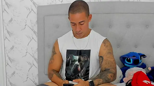 luigiferrara online show from November 22, 11:48 pm