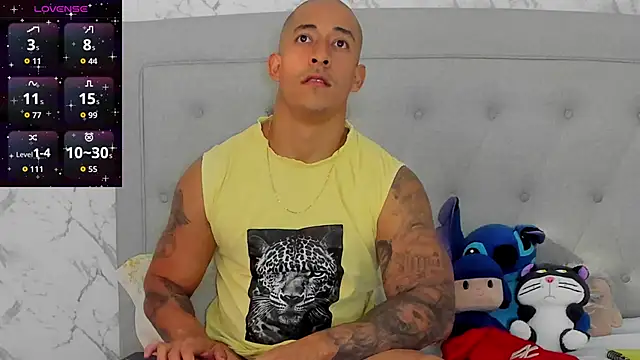 luigiferrara online show from March 9, 9:09 pm