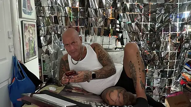 joeytatts66 online show from April 7, 4:56 am