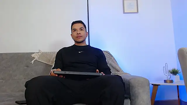 estebandelouis online show from July 6, 11:18 am