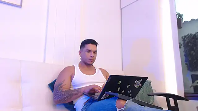 estebandelouis online show from March 5, 2:34 pm