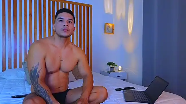 estebandelouis online show from July 21, 3:19 am