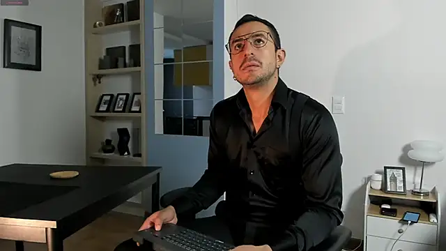 pablo-rincon95 online show from May 22, 12:10 pm