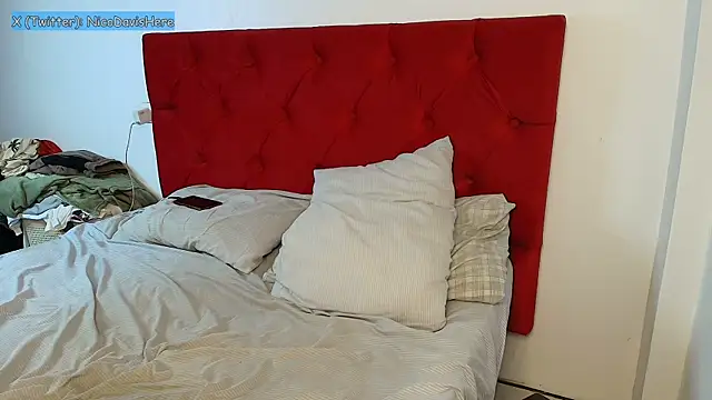 NicoDavisHere online show from July 11, 11:51 pm