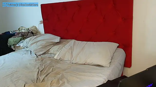 NicoDavisHere online show from July 8, 8:24 pm