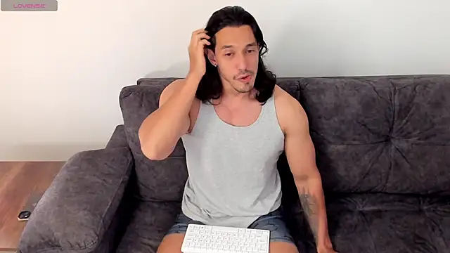 Lorenzoferrec online show from April 8, 2:45 am