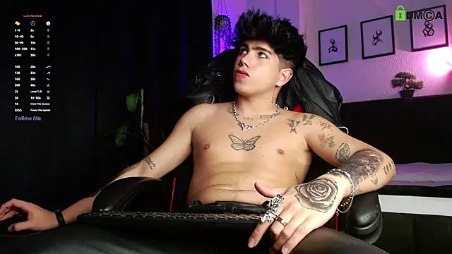 LyleBennett  online show from April 10, 11:45 pm