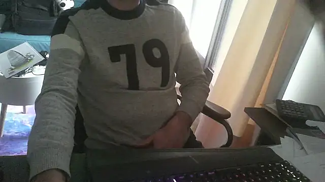 Snapshot of shyfrenchcock1 chatting on February 8, 3:31 pm shyfrenchcock1 online show from February 8, 3:31 pm