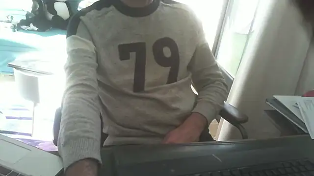Snapshot of shyfrenchcock1 chatting on December 20, 10:38 am shyfrenchcock1 online show from December 20, 10:38 am