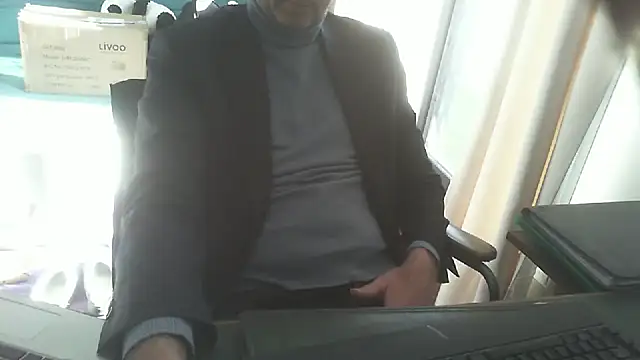 shyfrenchcock1 online show from January 8, 10:20 am