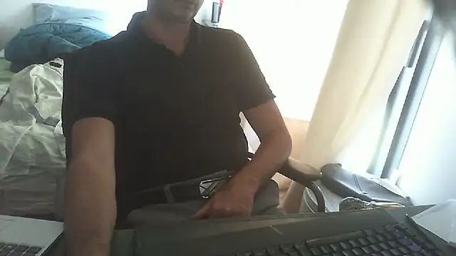 shyfrenchcock1 online show from July 28, 12:23 pm